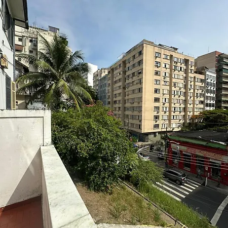 Quarto Copacabana próximo à praia e metro-3