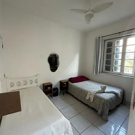 Quarto Copacabana próximo à praia e metro-2
